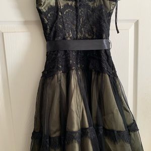 Jessica McClintock formal/prom/special occasion lace dress.